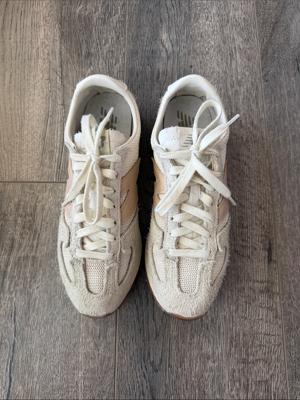 New Balance Women's Cream and Beige Retro Runner Sneakers - Picture 4 of 10